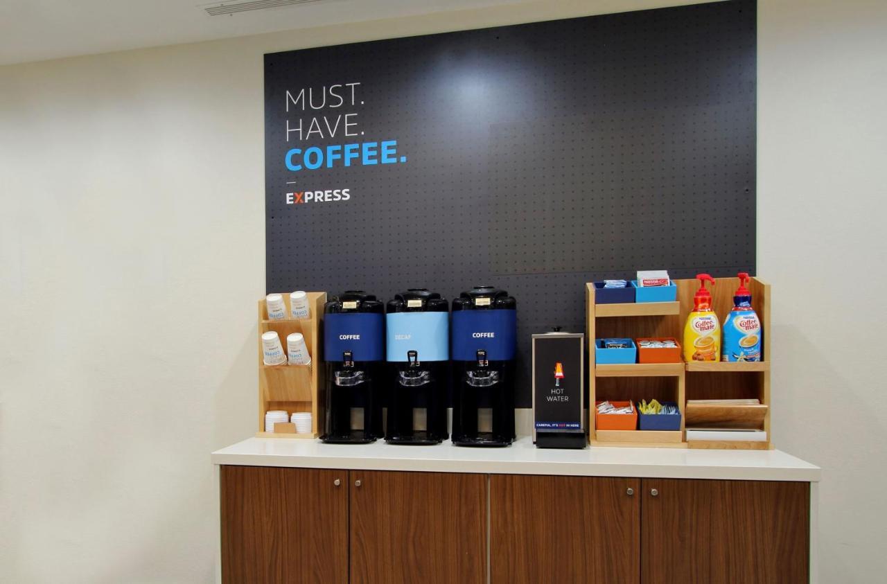 伊斯顿智选假日套房酒店 外观 照片